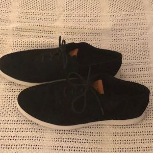 COLE HAAN SUEDE BLACK SNEAKERS